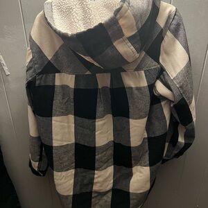 Flannel insulated coat with buttons